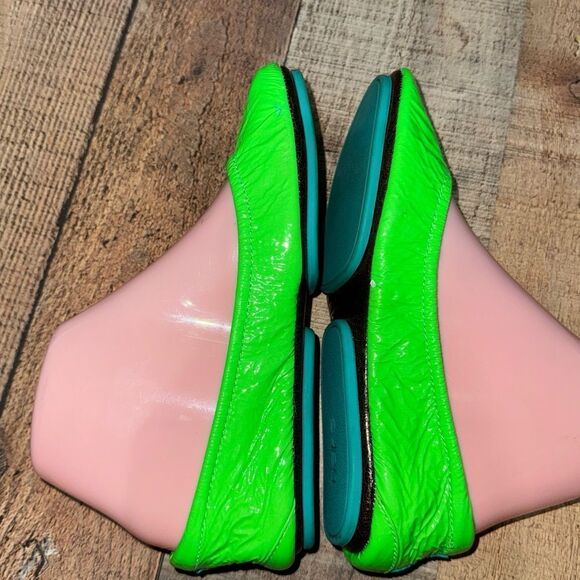 Tieks Ballet Flats  Size 5 Galactic Green Neon
Excellent condition - Picture 4 of 10